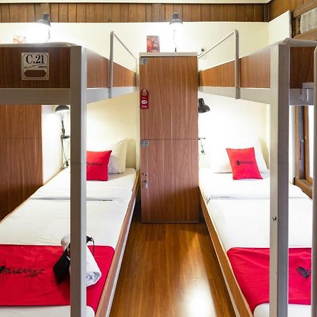 Reddoorz Hostel @ Dago 2 Бандунг Экстерьер фото