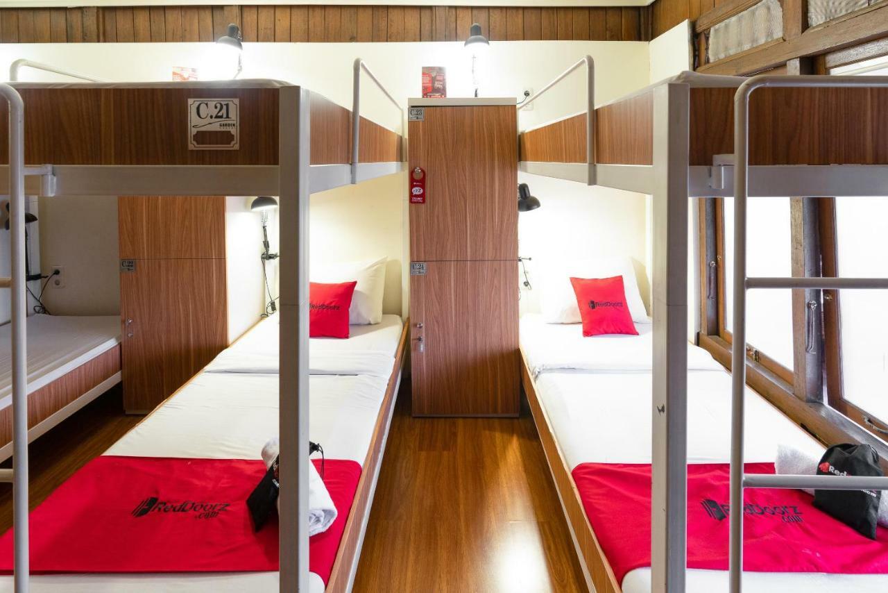 Reddoorz Hostel @ Dago 2 Бандунг Экстерьер фото